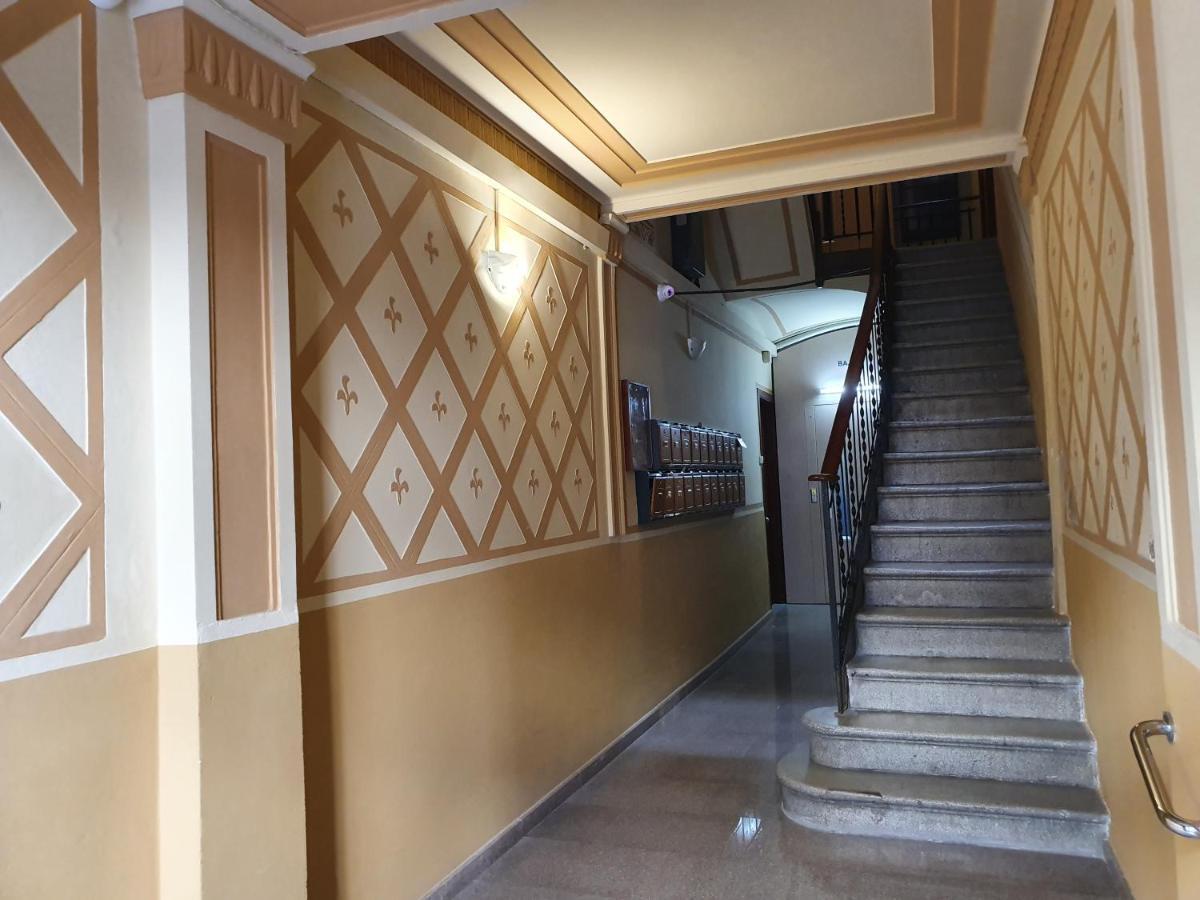 バルセロナPenthouse In Sagrada Familiaアパートメント エクステリア 写真